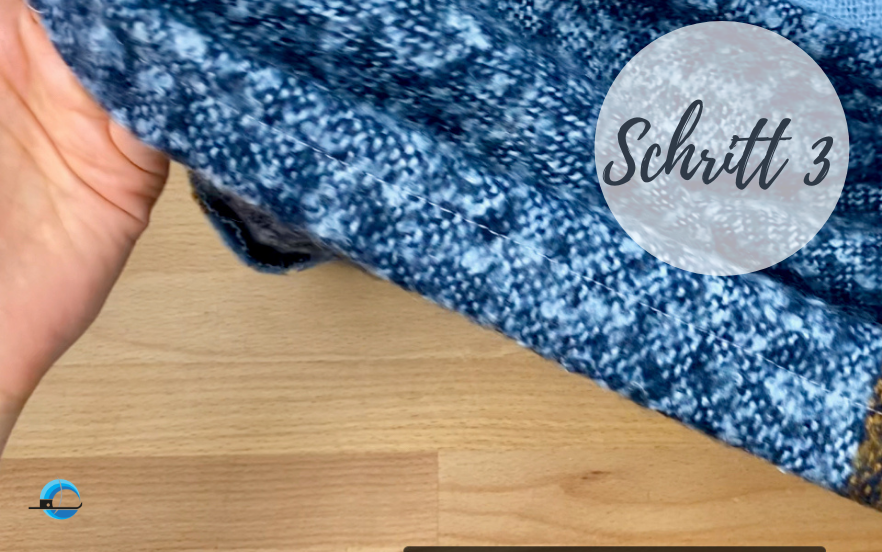 Upcycling Schal Schritt 3 kürzen und versäumen Upcycling Schal Schritt 3 kürzen und versäumen